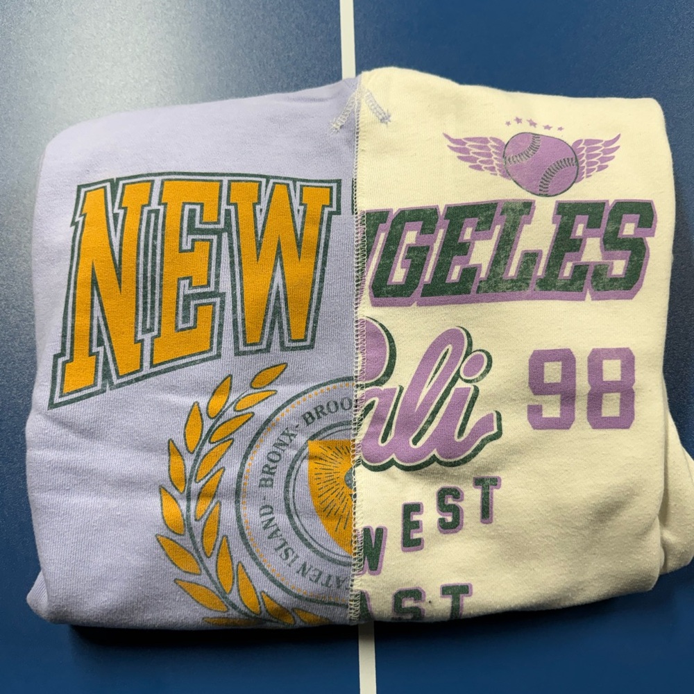 Aeropostale Light Purple and White Sweatshirt